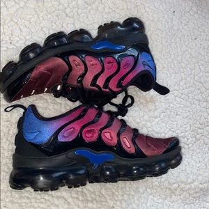 Vapor max plus red blue violet! Box included.